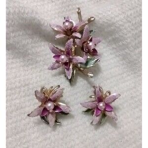 Vintage 1950s Lilly Rose Brooch Pin Earring Set - Purple Enamel Flowers & Pearls